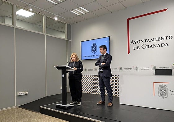 La concejala de Economía, Rosario Pallarés, y el portavoz municipal Jorge Saavedra, este viernes.