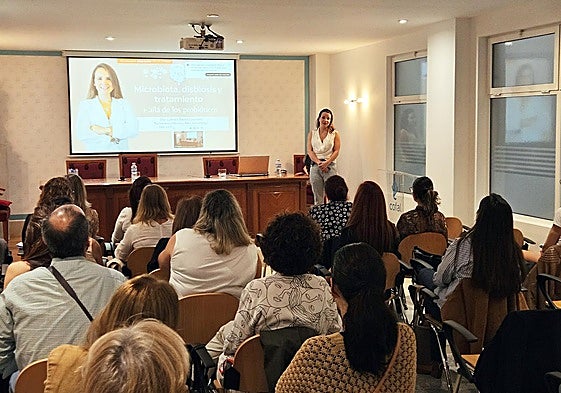 Farmacéuticos de Almería profundizan en las terapias para mantener la buena salud de la microbiota