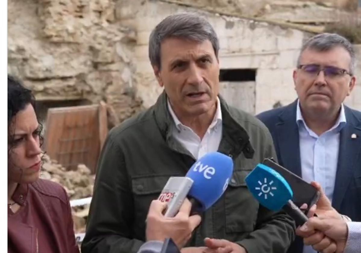 Pedro Fernández visita las comarcas de Baza y Guadix tras los daños provocados por la DANA