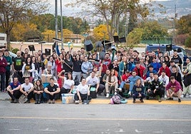 Voluntarios que partieron ayer desde Granada a Valencia