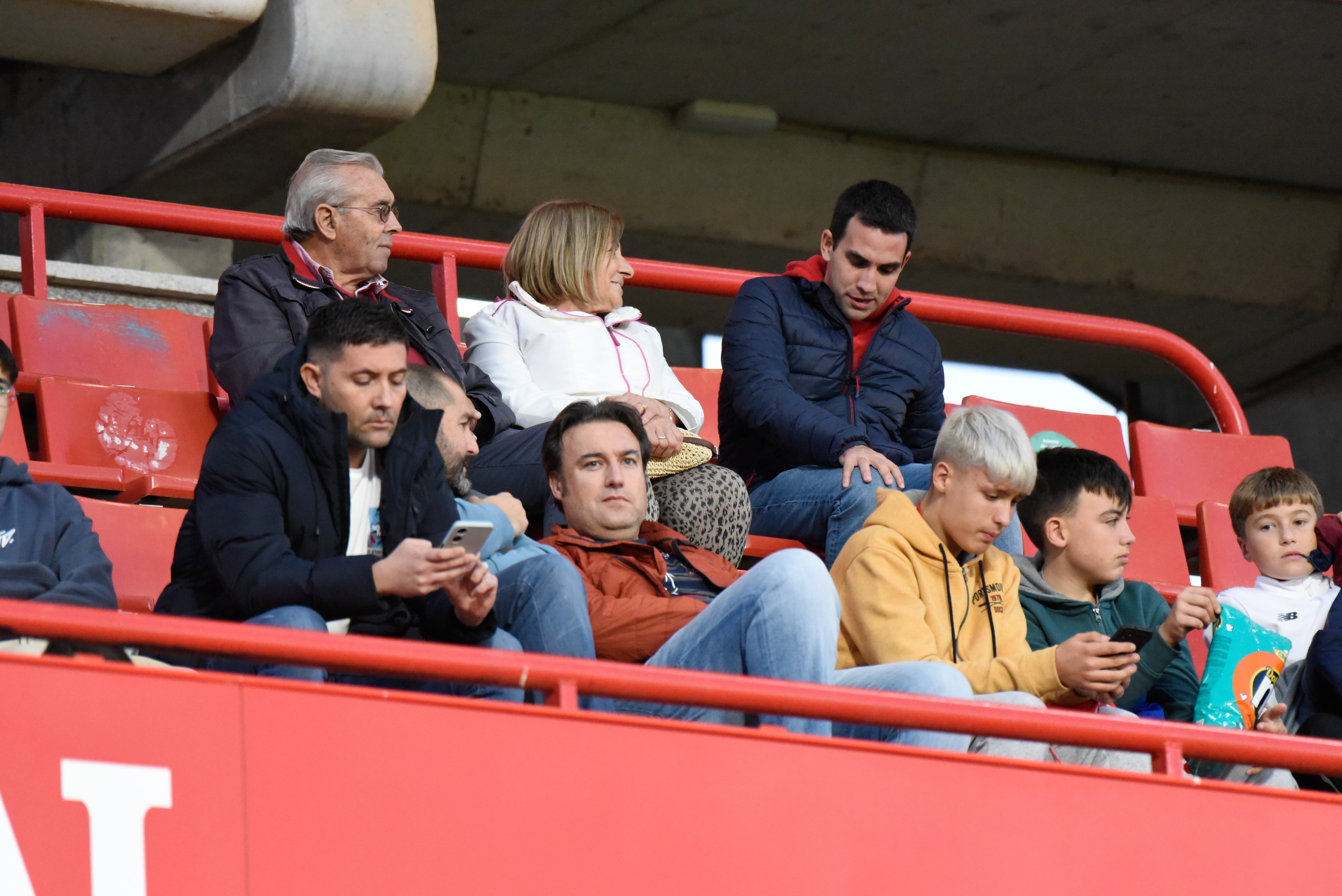 Encuéntrate en Los Cármenes en el Granada-Eldense