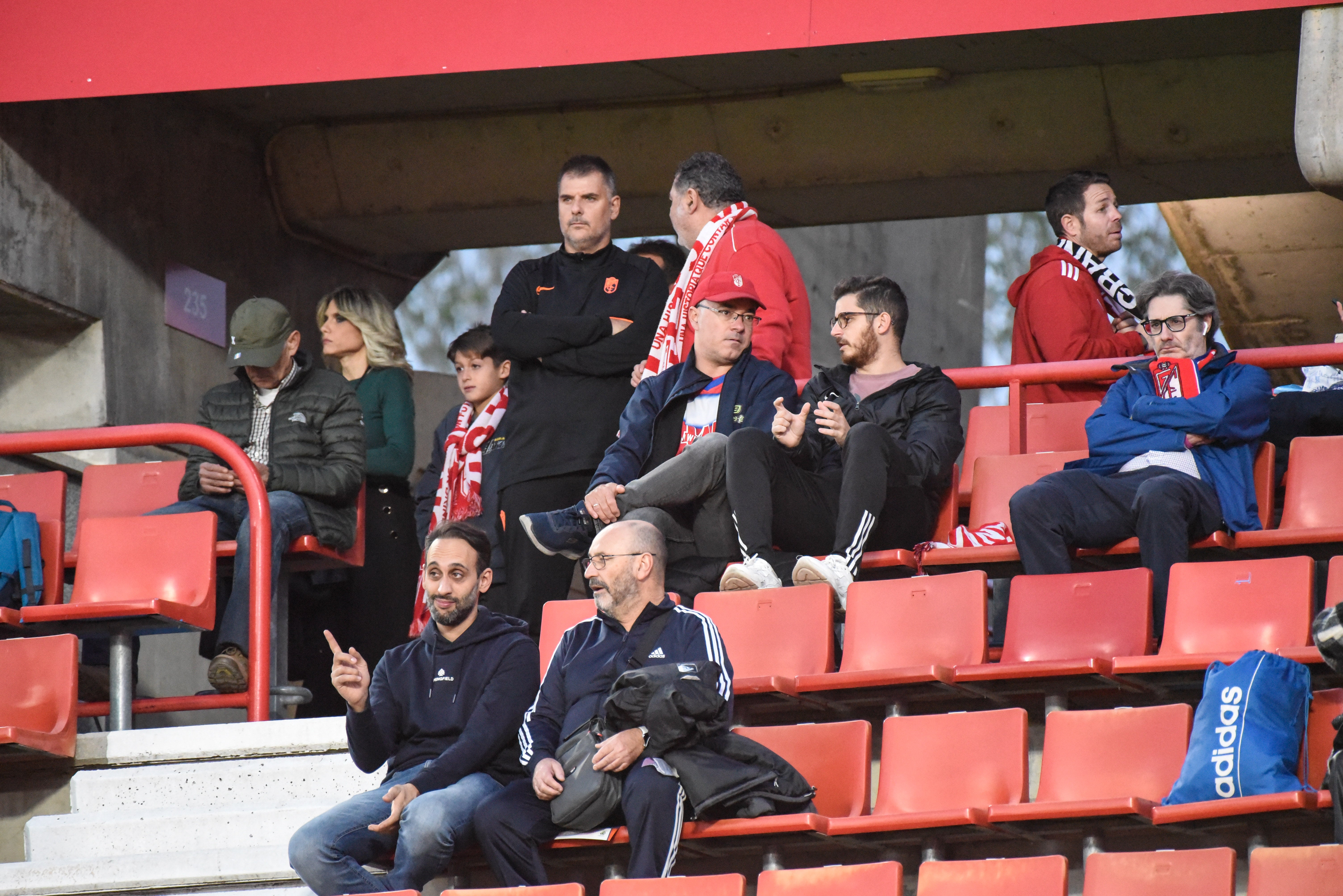 Encuéntrate en Los Cármenes en el Granada-Eldense