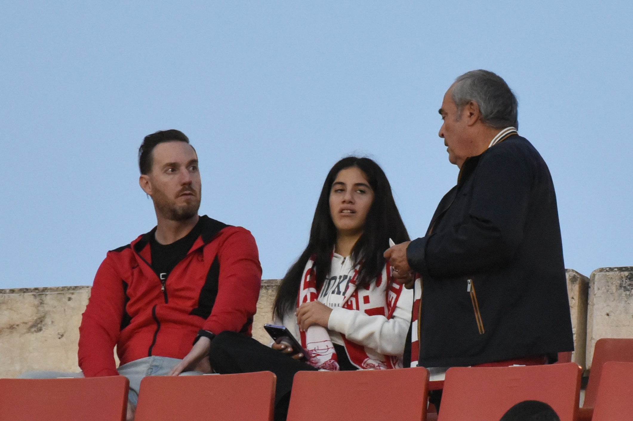 Encuéntrate en Los Cármenes en el Granada-Eldense