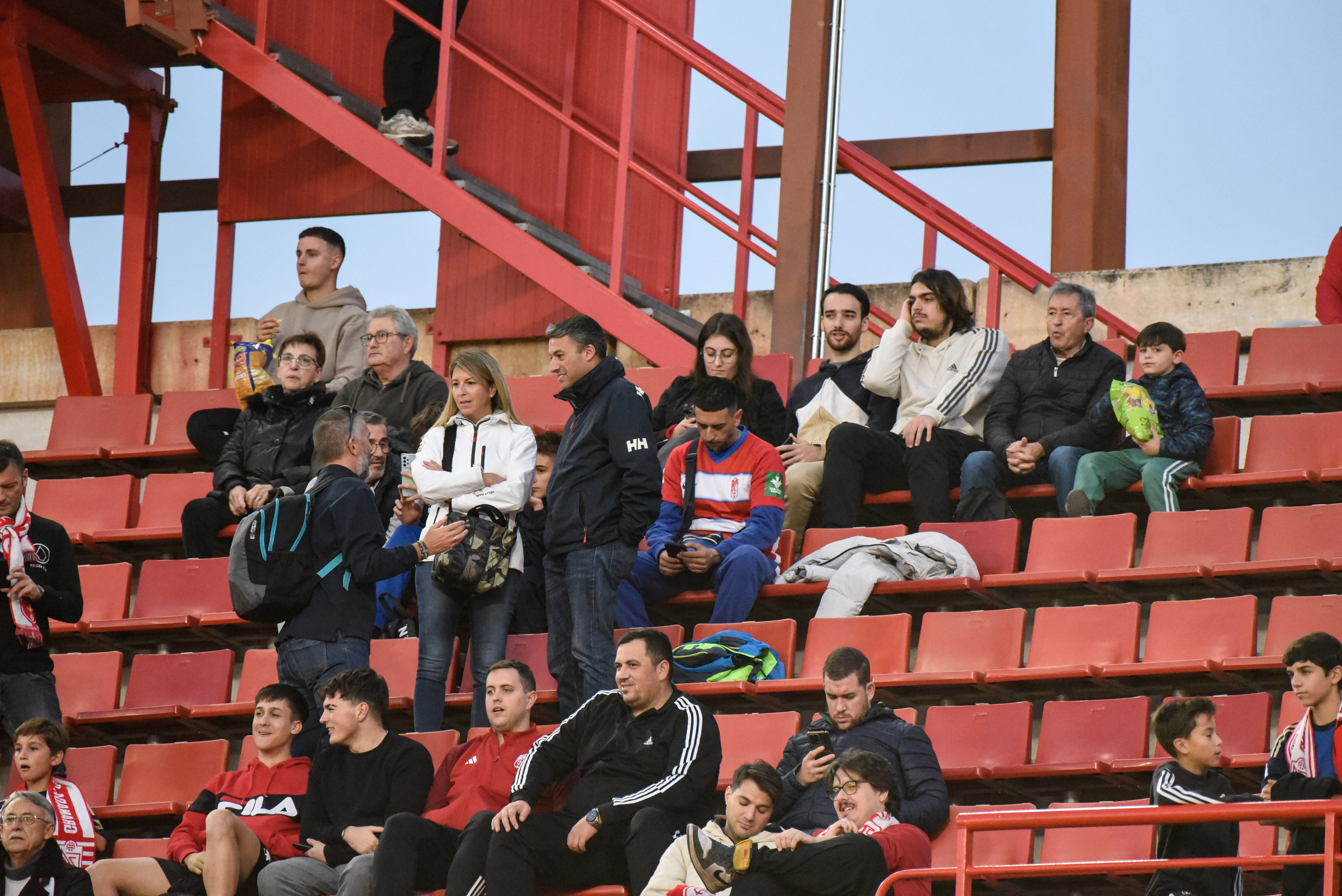 Encuéntrate en Los Cármenes en el Granada-Eldense