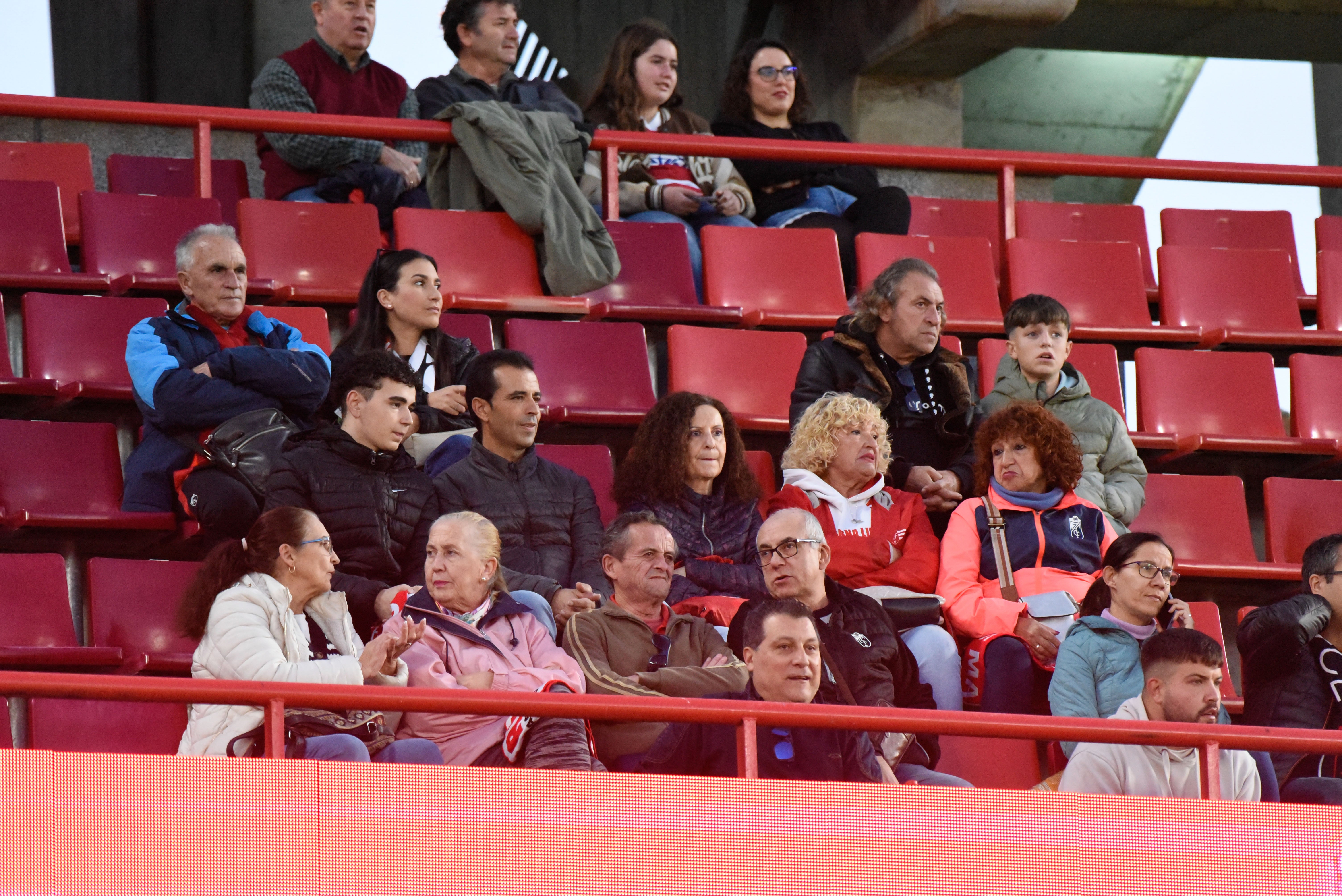 Encuéntrate en Los Cármenes en el Granada-Eldense