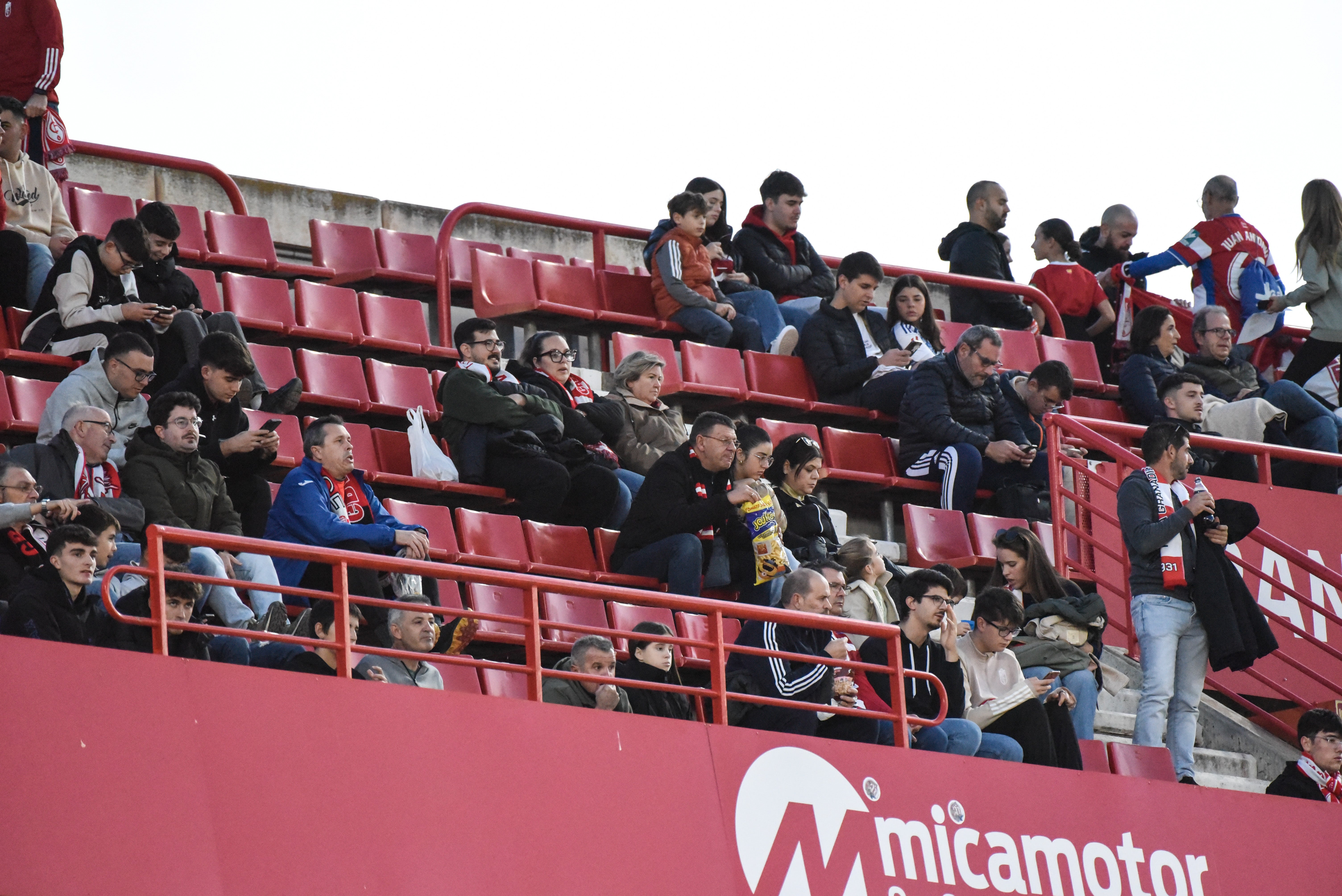 Encuéntrate en Los Cármenes en el Granada-Eldense