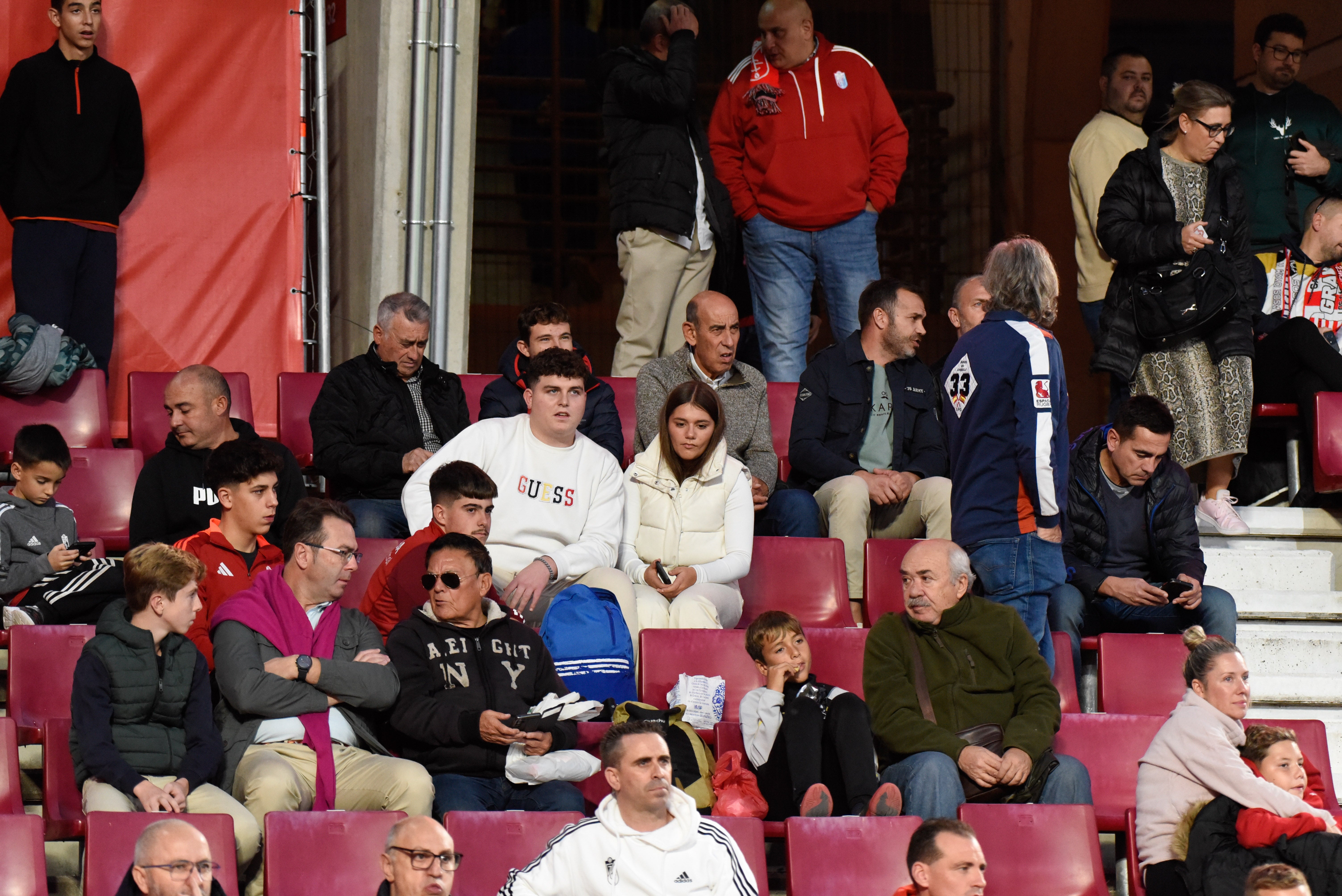 Encuéntrate en Los Cármenes en el Granada-Eldense