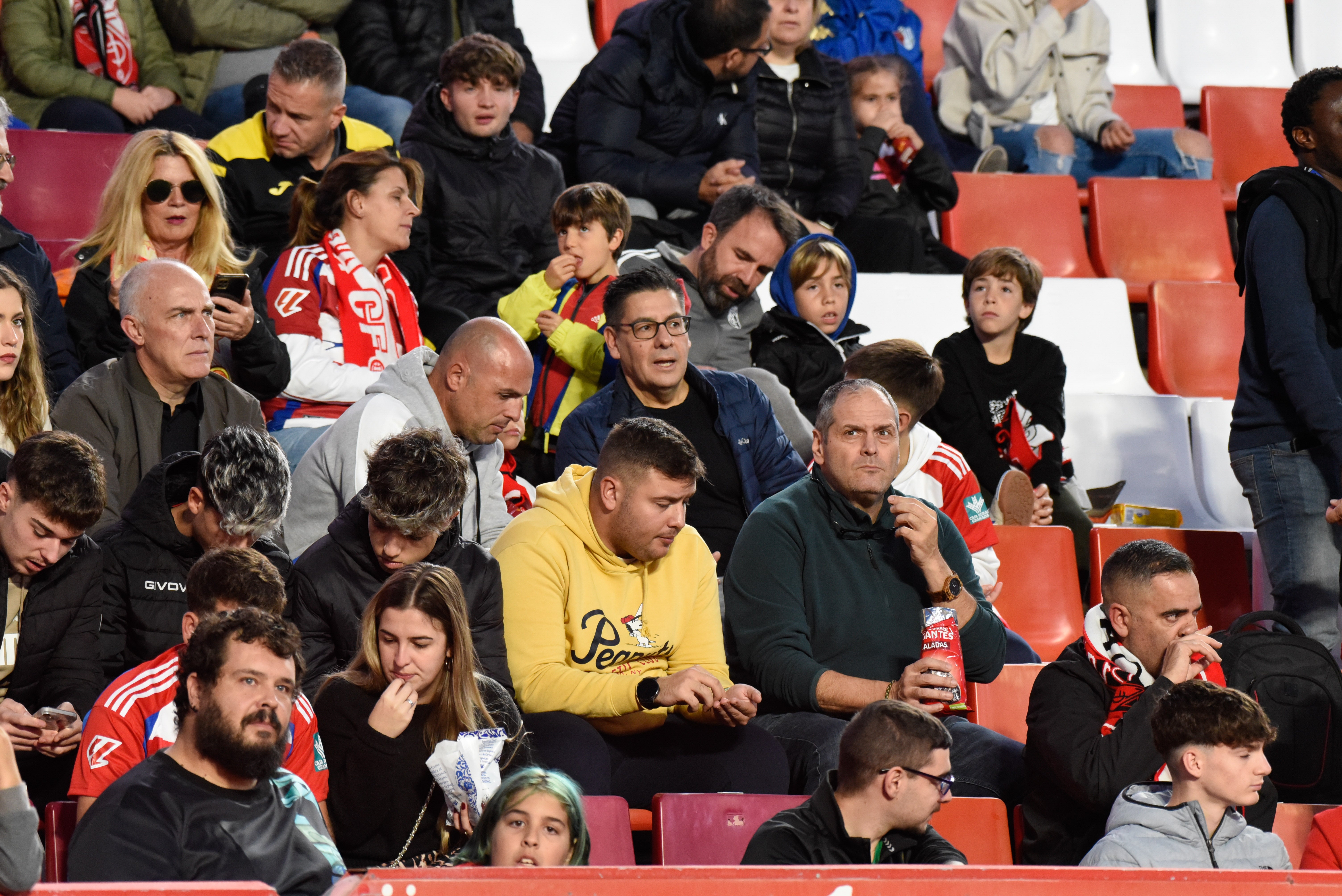 Encuéntrate en Los Cármenes en el Granada-Eldense