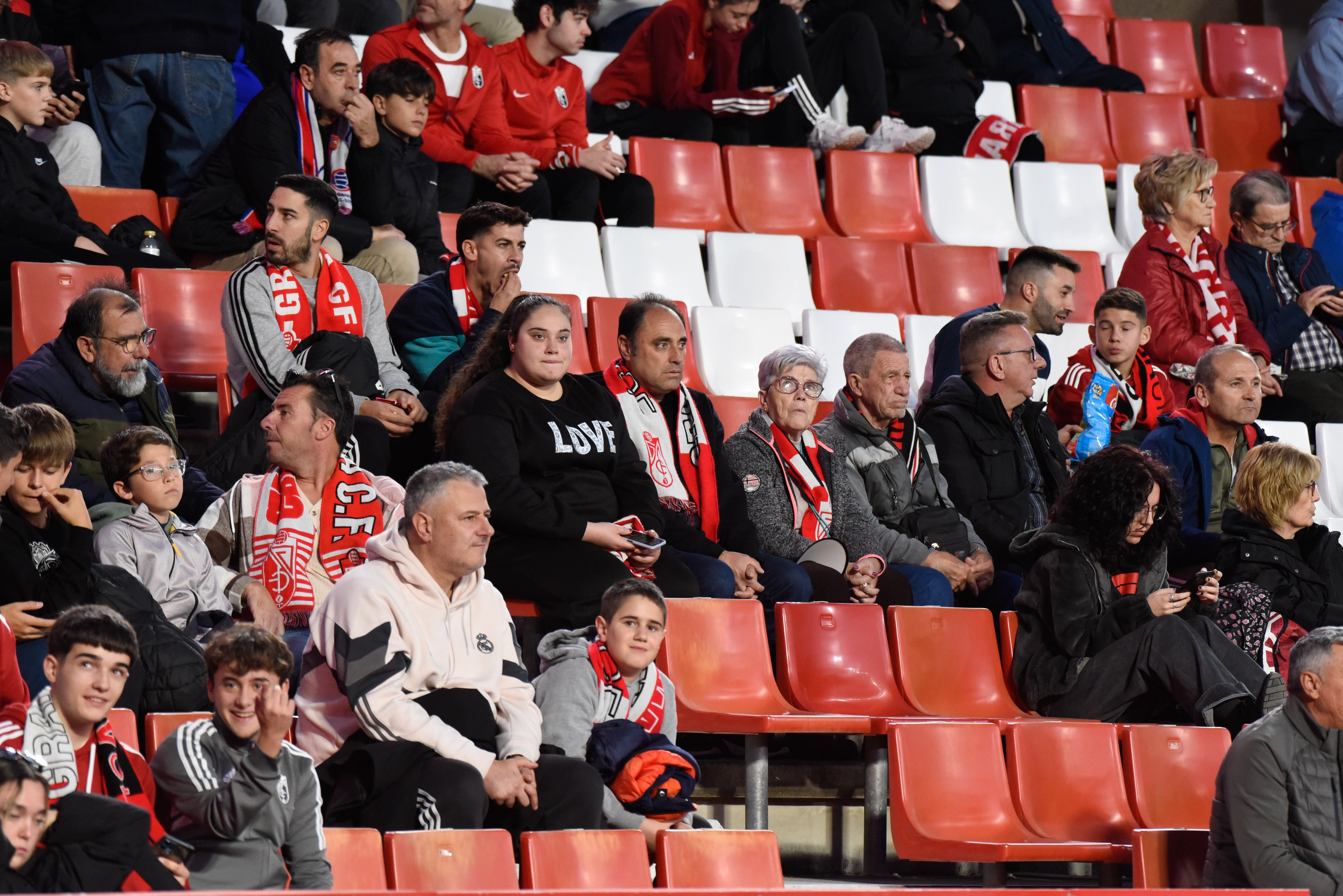 Encuéntrate en Los Cármenes en el Granada-Eldense