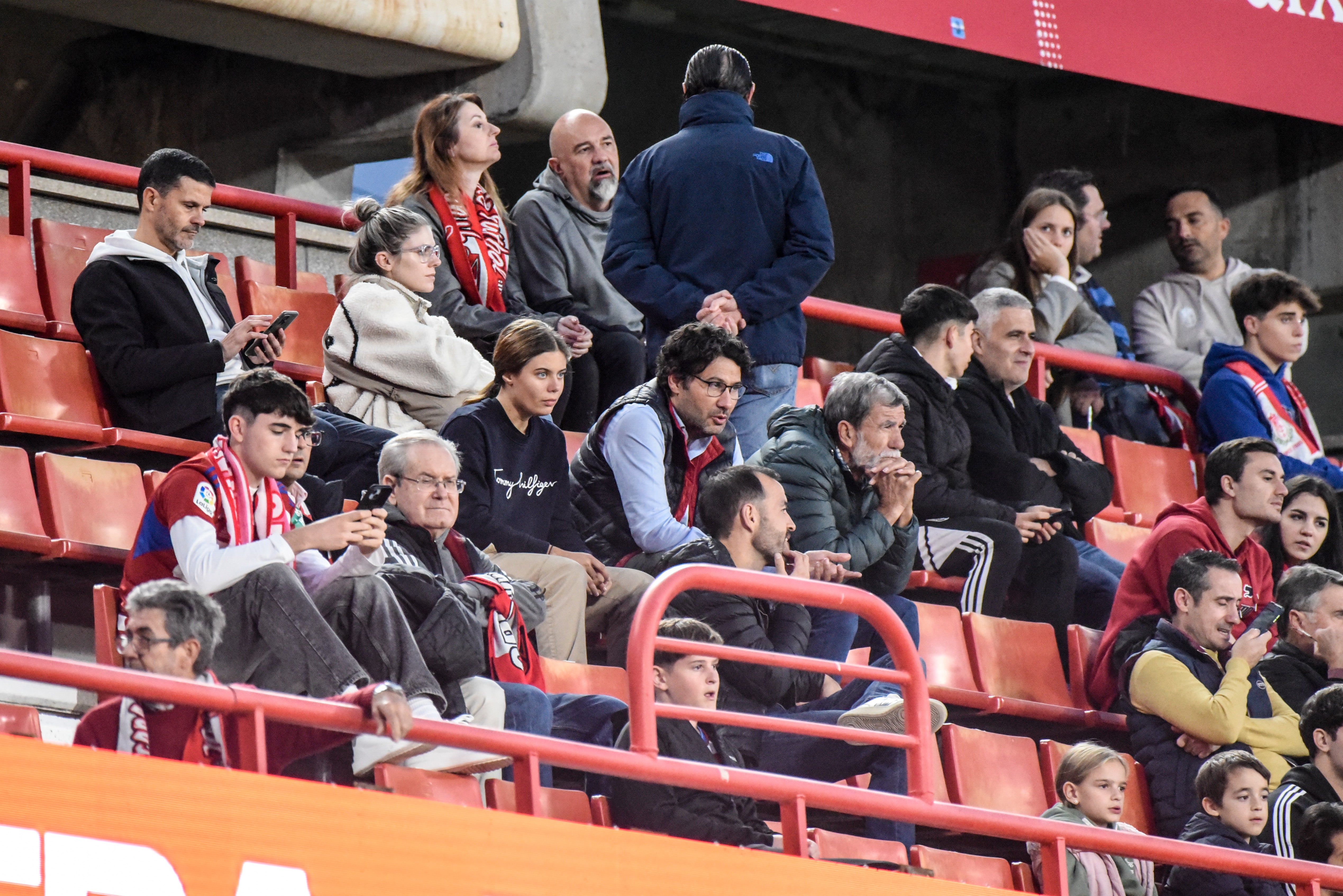 Encuéntrate en Los Cármenes en el Granada-Eldense