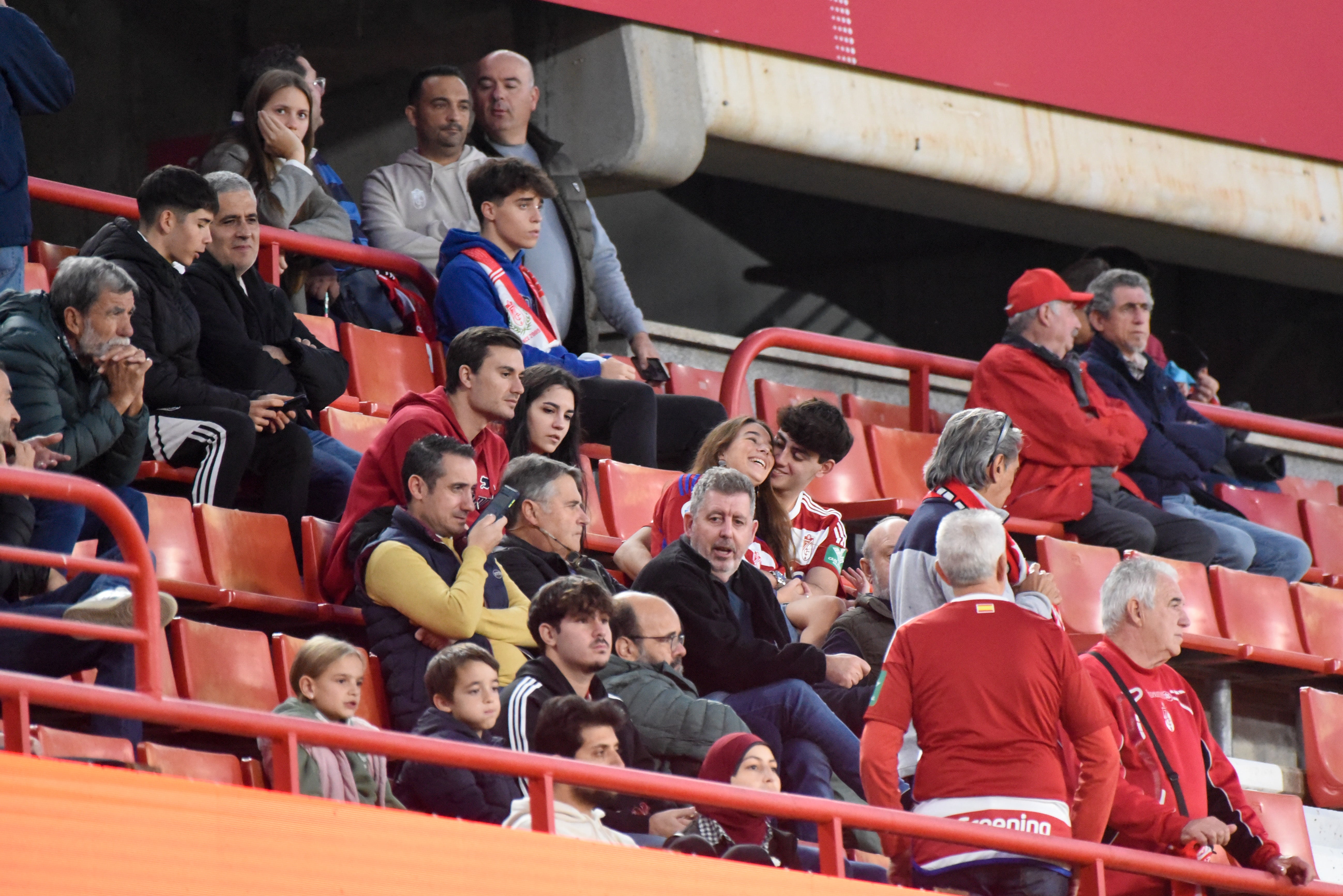 Encuéntrate en Los Cármenes en el Granada-Eldense