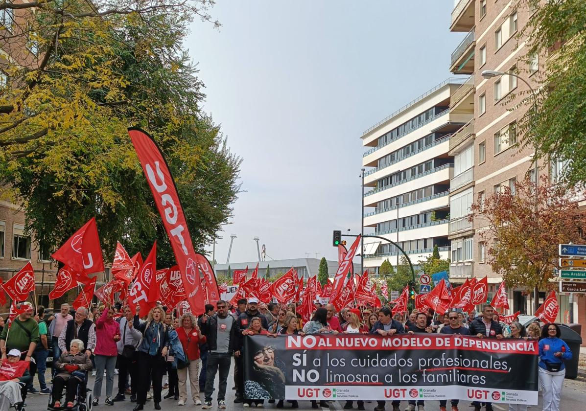 La manifestación sale de Neptuno para recorrer la calle Recogidas.