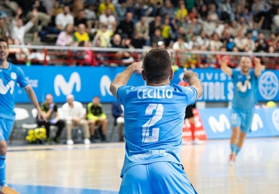 Cecilio celebra uno de sus dos tantos ante el conjunto jienense.