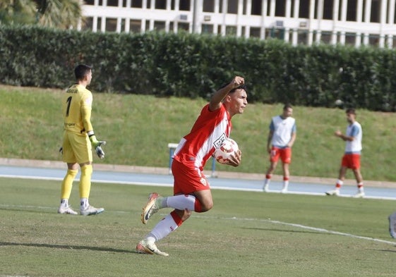 Valen celebra el gol que valía para empatar y reactivar al filial.