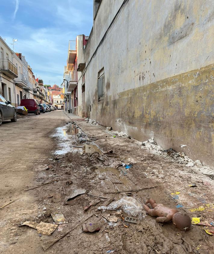 Imagen secundaria 2 - Juan Antonio, Ander, Mario y Andrés. Estado de las calles de Algemesí.