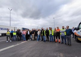 Participantes en la organización del convoy de ayuda desde Motril.
