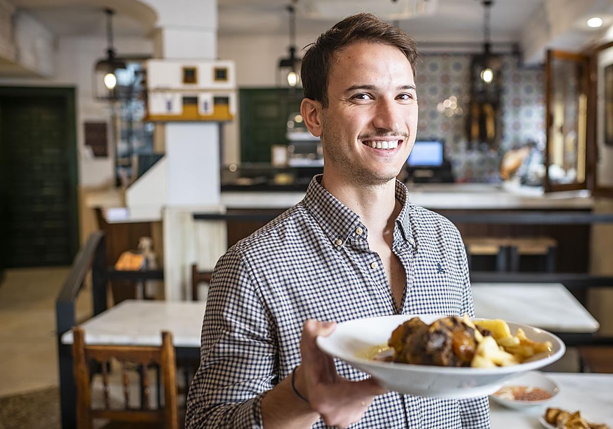 'Taberna Rafaé', en la Judería cordobesa, es uno de esos lugares donde el oficio se ha transmitido de padres a hijos