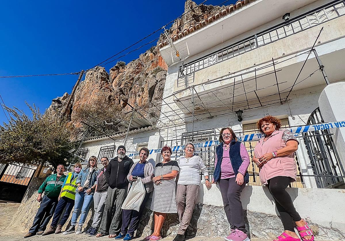 Vecinos afectados por la ladera