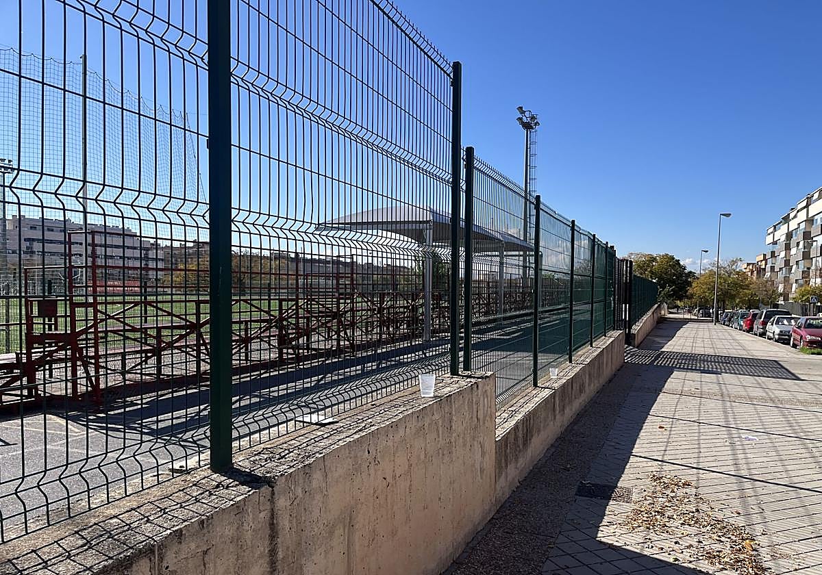 El campo de fútbol del complejo deportivo Inacua permanece cerrado.