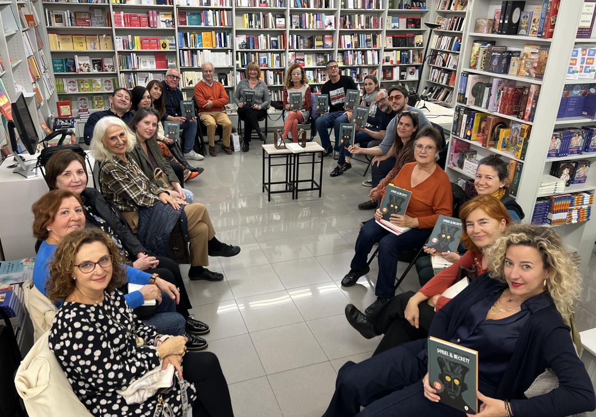 Reunión del Club de lectura de Granada Noir previo al encuentro con Javier Olivares