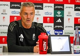 Fran Escribá comparece en la sala de prensa de la Ciudad Deportiva del Granada.