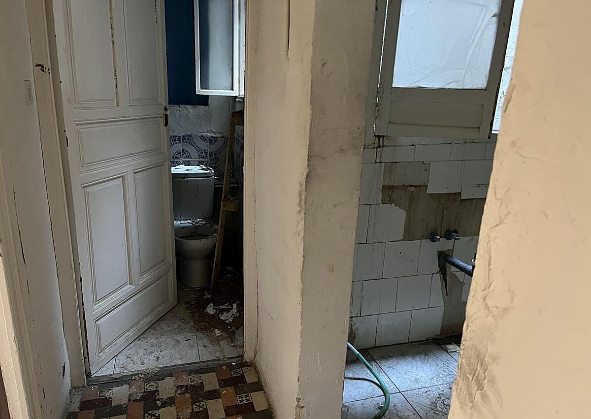 Imagen secundaria 1 - Varias estancias de los apartamentos del edificio.