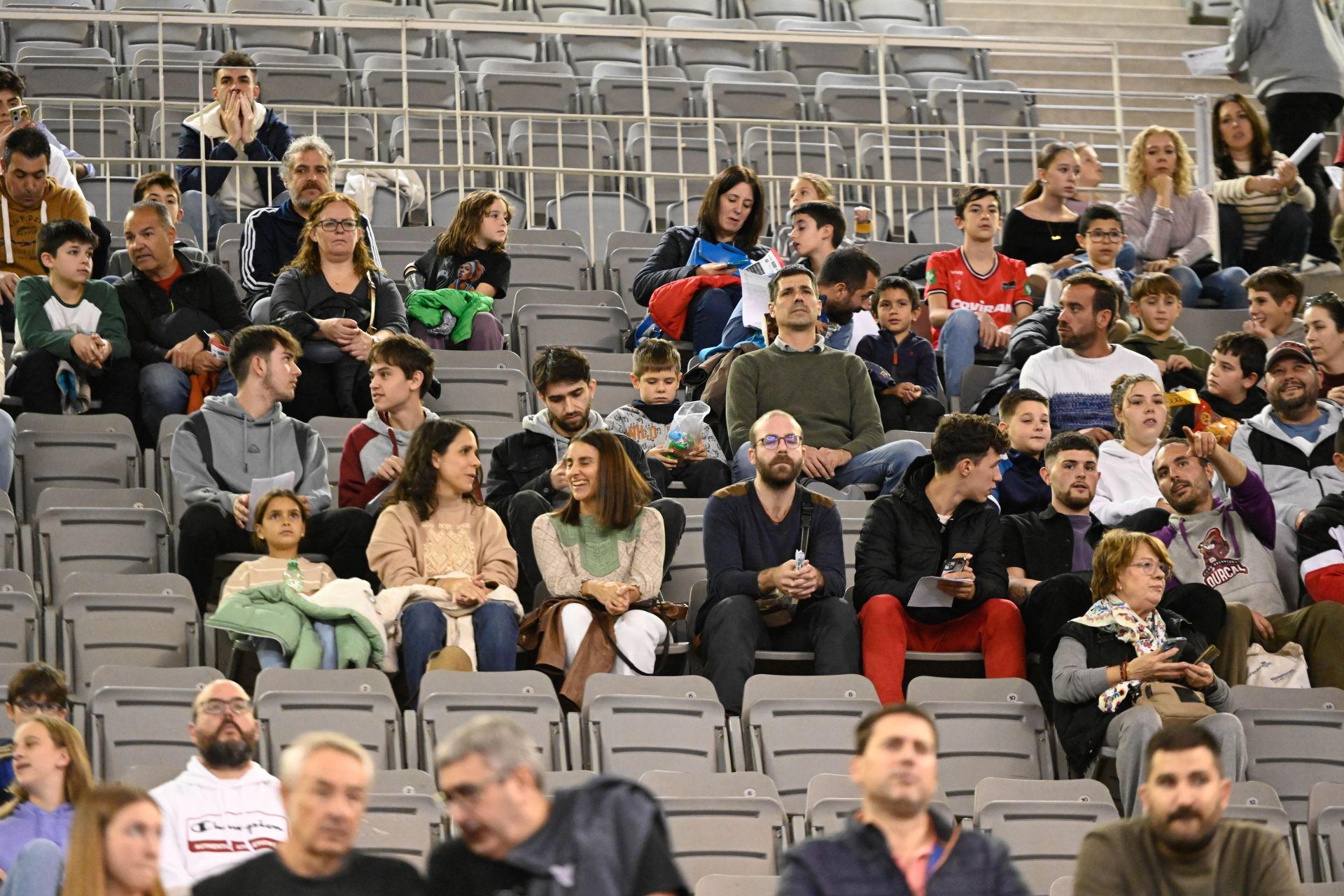 Encuéntrate en la grada durante el Covirán - Leyma Coruña