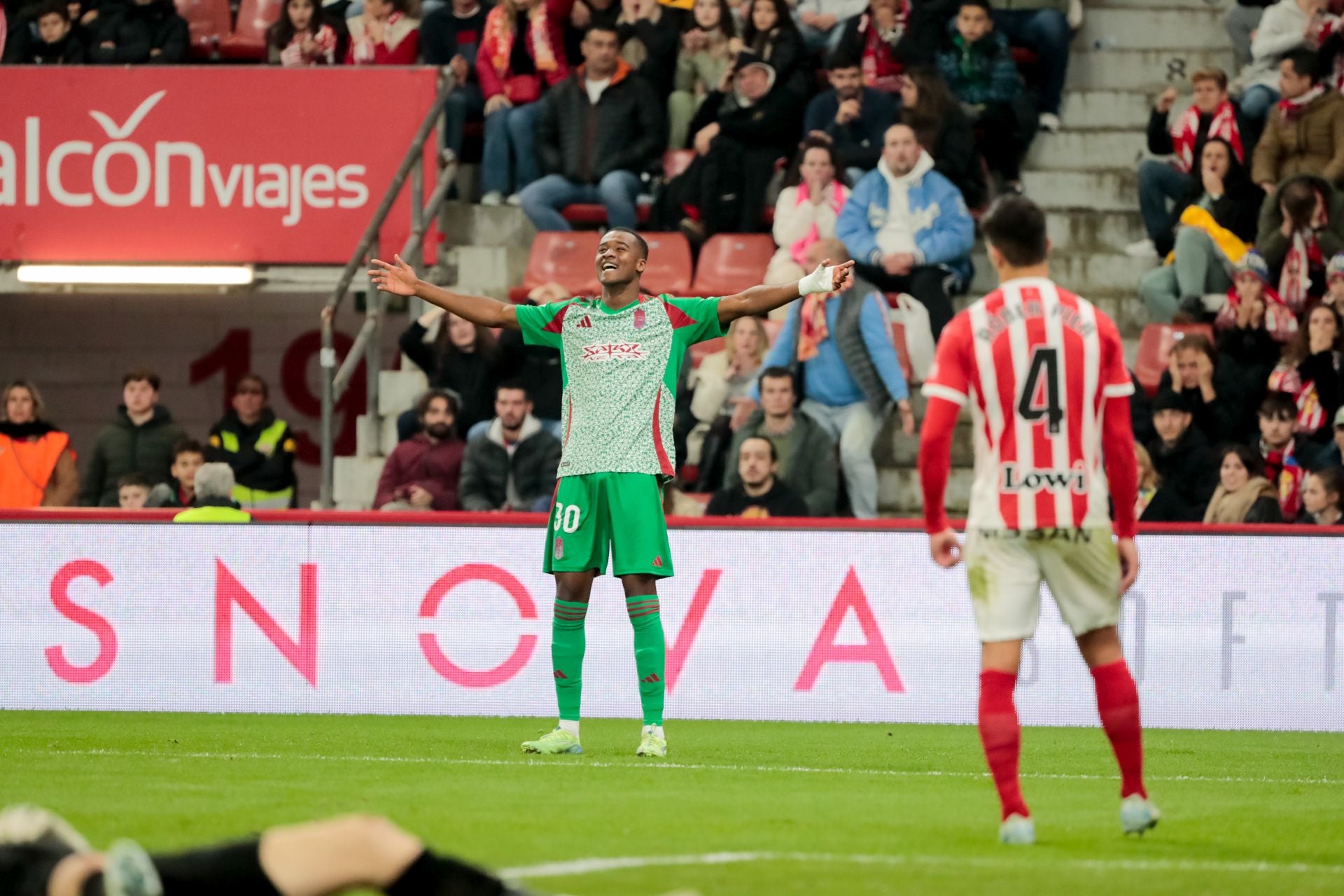 Las mejores imágenes del partido del Granada contra el Sporting