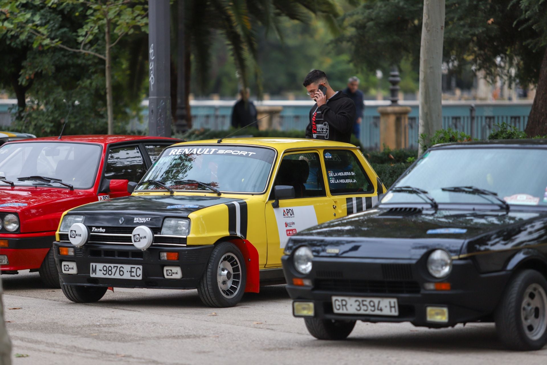 El Rally Primeras Nieves llena Granada de coches clásicos