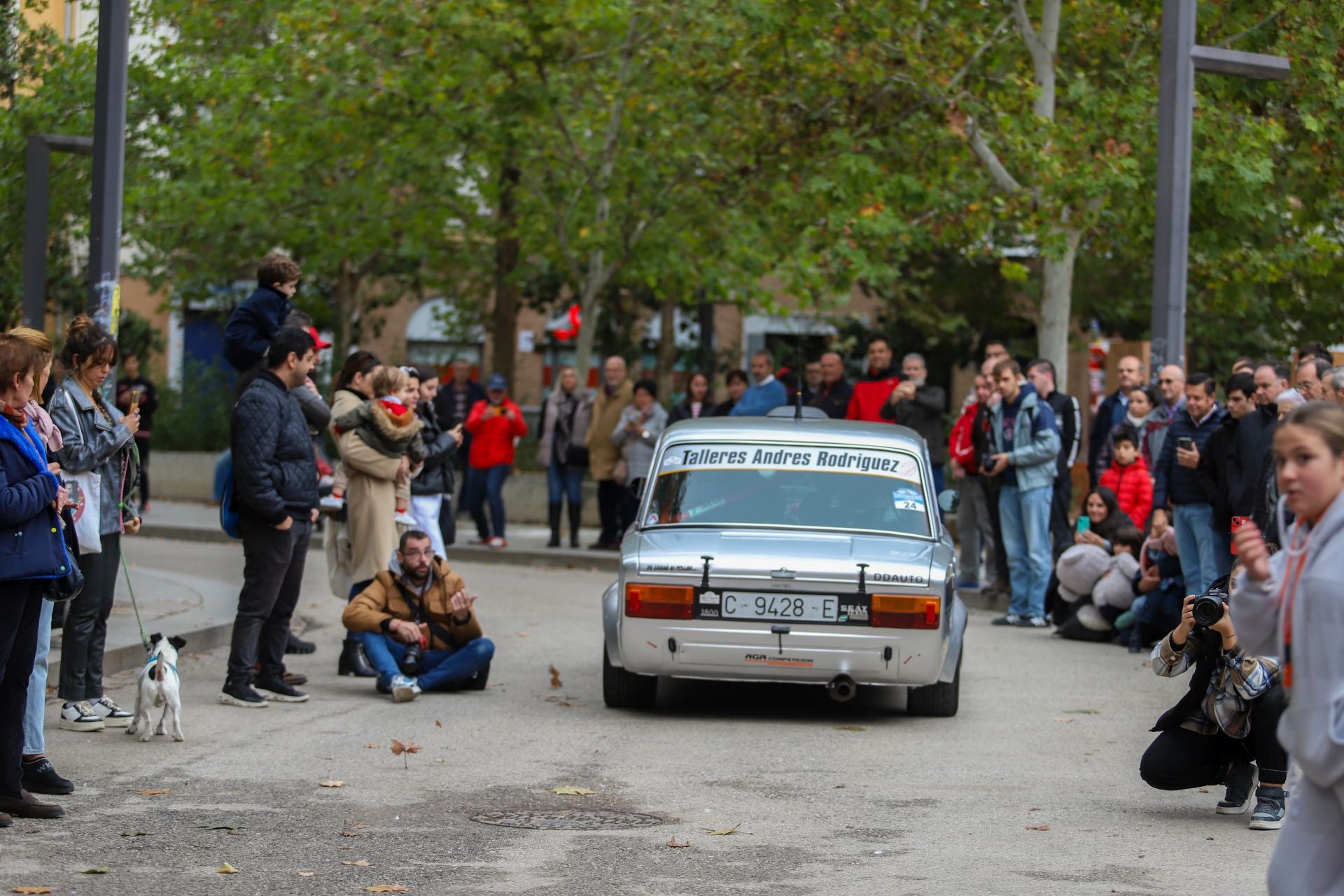 El Rally Primeras Nieves llena Granada de coches clásicos