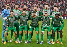 Titulares del Granada en El Molinón.