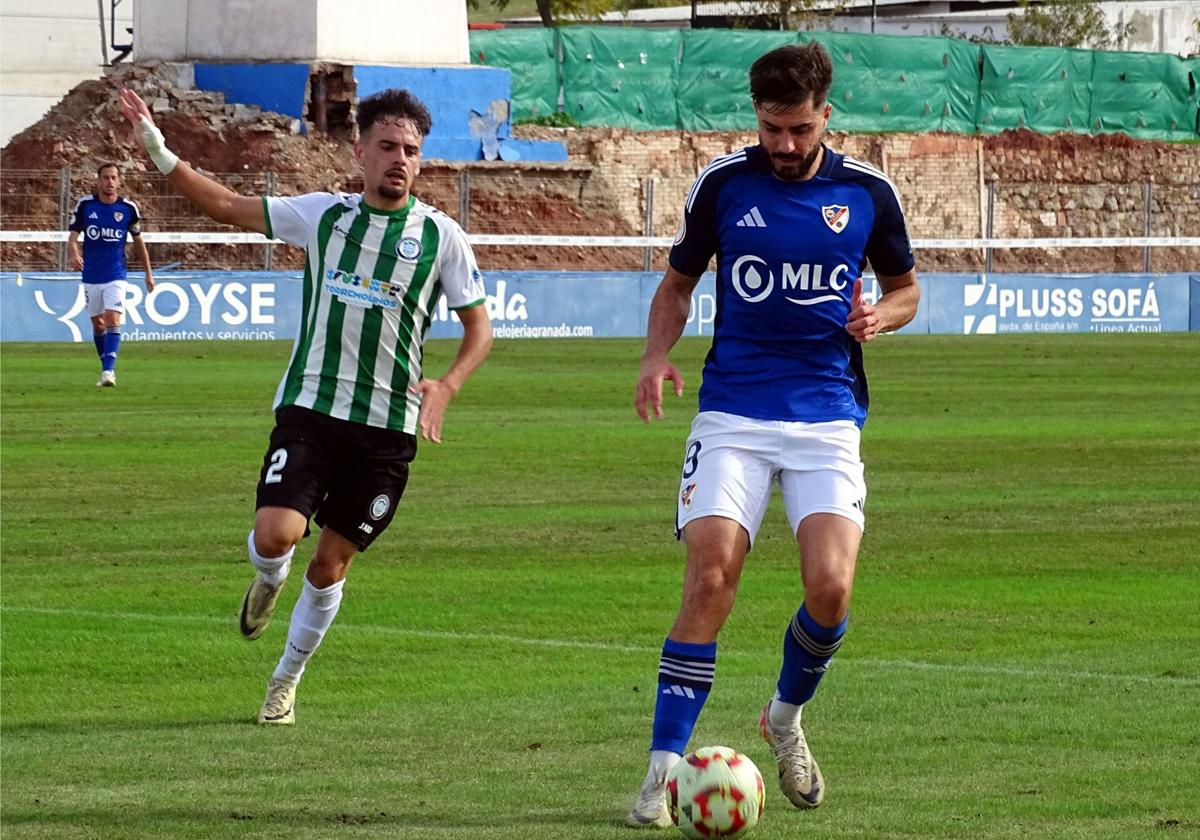 Pau Palacín será el delantero referente del Linares en Cádiz.