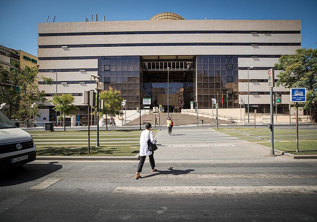 El Juzgado de Instrucción número 4 se halla en el complejo judicial de La Caleta.
