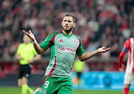 Shon Weissman hace uno de sus gestos de celebración.