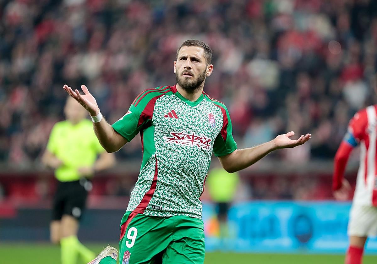 Shon Weissman hace uno de sus gestos de celebración.