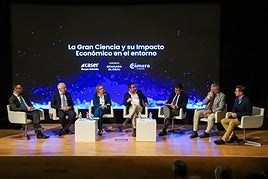 Mesa redonda con José Miguel Jiménez, José Aguilar, Marcelo Vázquez, Cristóbal Sánchez, Salvador del Barrio, Marifrán Carazo y Quico Chirino.