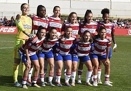 La portera Laura Sánchez, junto al resto de sus compañeras del Granada.