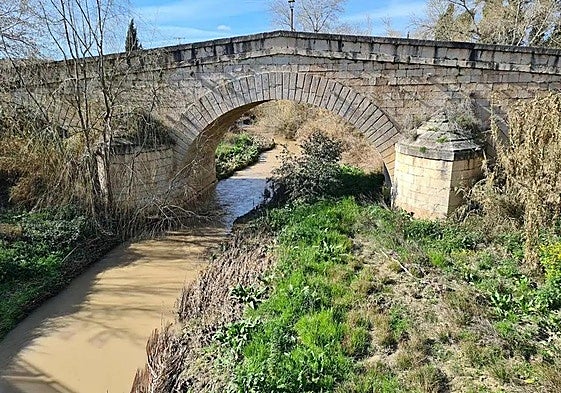 El puente antiguo del barrio de Puente Tablas.