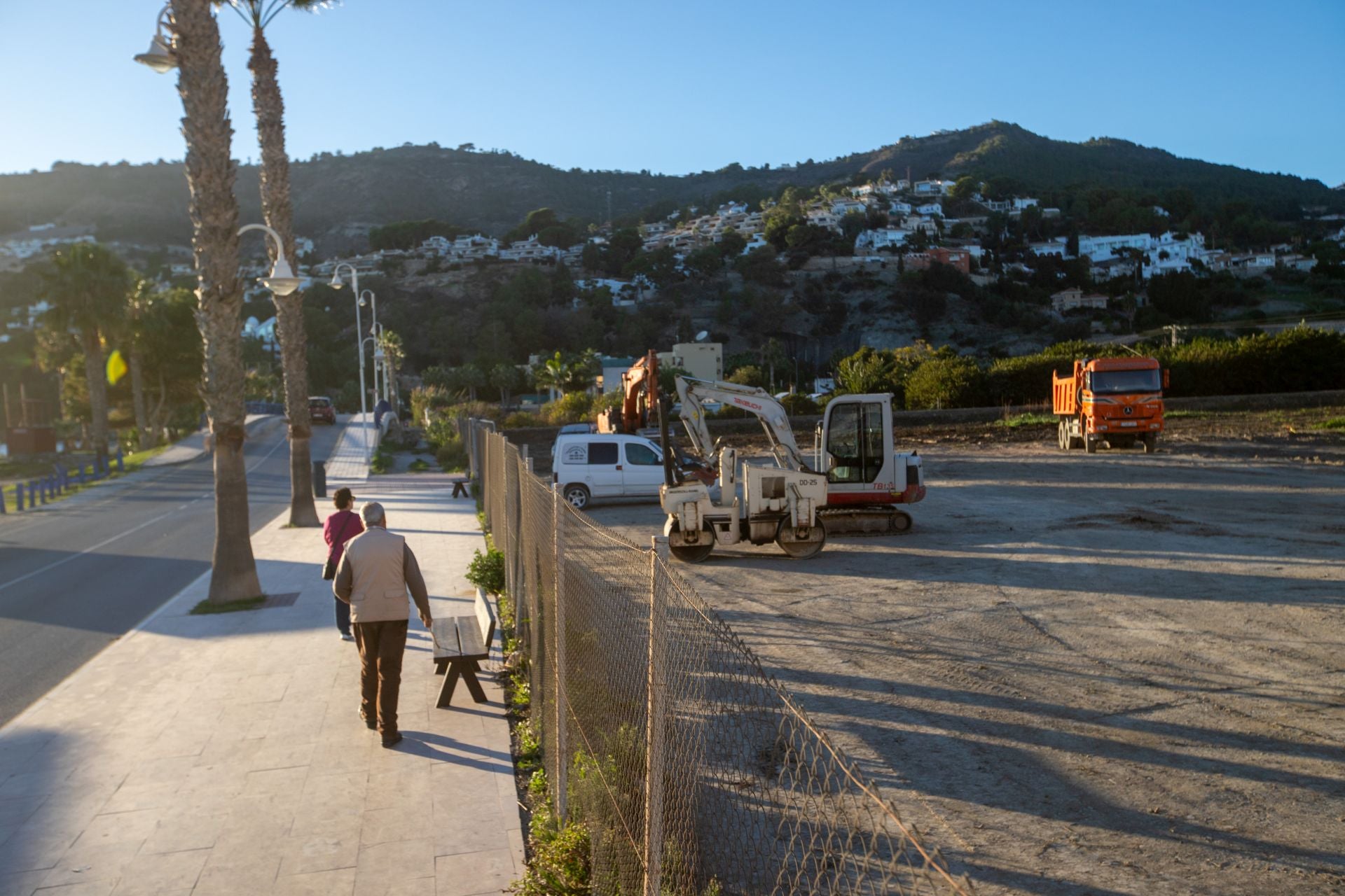 Movimientos de tierras en La Herradura para urbanizar y levantar el hotel.