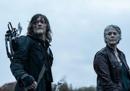 Norman Reedus y Melissa McBride, Daryl Dixon y Carol Peletier en 'The Walking Dead'.