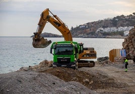 Actuaciones de emergencias en la playa de Cotobro.