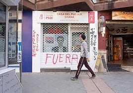 Pintada aparecida en la sede del PSOE.