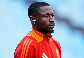 Martin Hongla, en chándal antes de un partido.