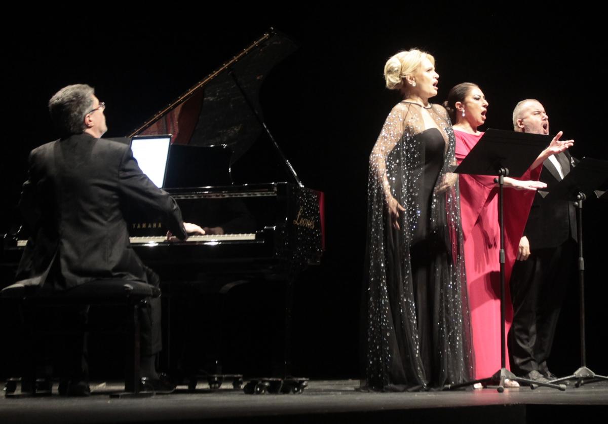 Ainhoa Arteta y Montserrat Martí, junto al barítono Luis Santana y el pianista Víctor Carbajo