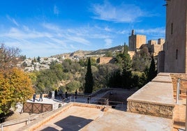 Desde el interior de Torres Bermejas el visitante contempla unas vistas diferentes de la ciudad.