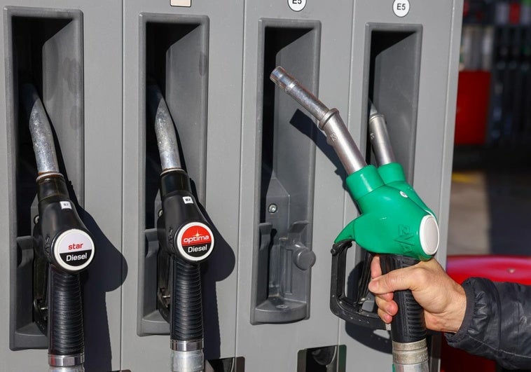 Según la OCU, el coche que menos consume 3,8 litros a los 100