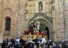 Instante de la salida de Nuestro Padre Jesús en la Oración del Huerto.