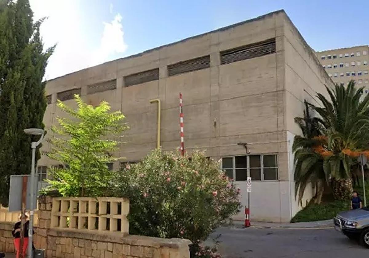 Evacuados al hospital dos hombres por inhalación de humo al incendiarse su casa en Martos