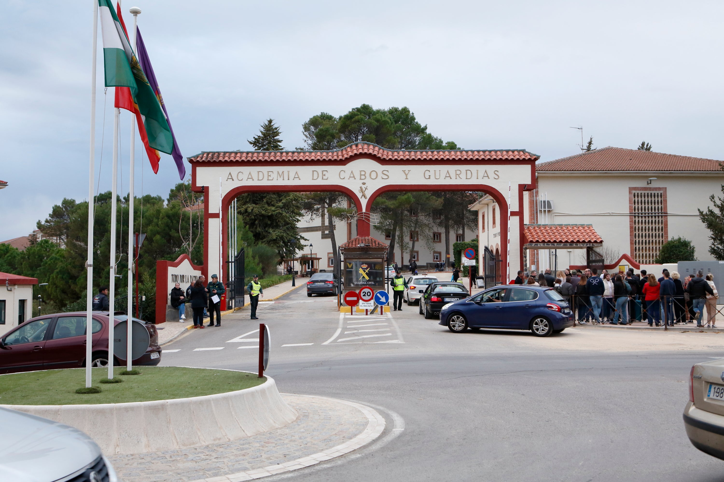 Entrada a la Academia de Baeza de los nuevos aspirantes para el inicio del curso.