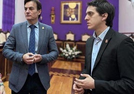 El alcalde, Agustín González, y el portavos de JM+, Luis García.